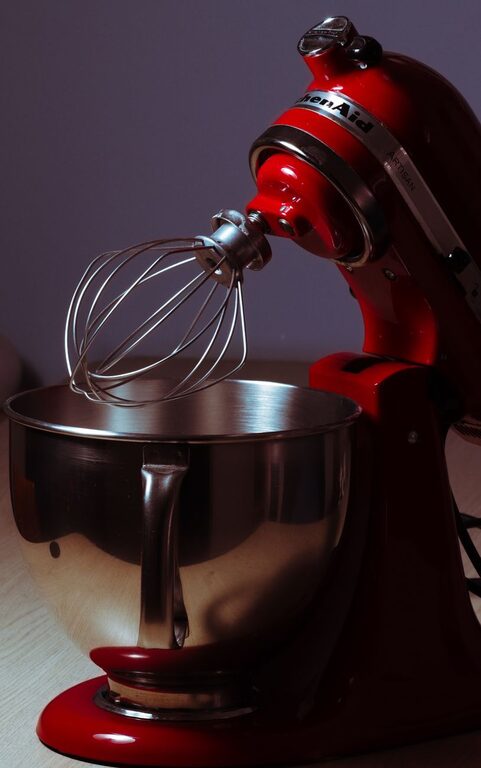 Essential Tools for a Small Kitchen: Maximize Space and Efficiency